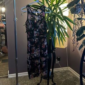 Women’s floral/lace dress. Size medium.